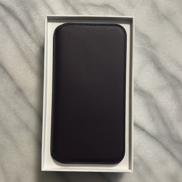 iPhone 11 Pro Leather Folio Augergine (Brand New) - Picture 5 of 8